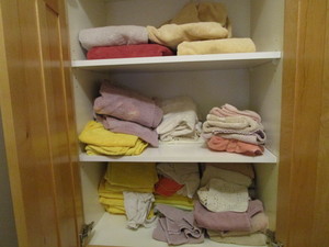 lot 36 image: Bath, Hand & Microfiber Towels