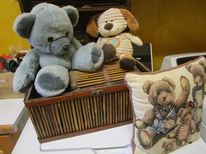 lot 41 image: Nesting Trunks, Teddy Bear