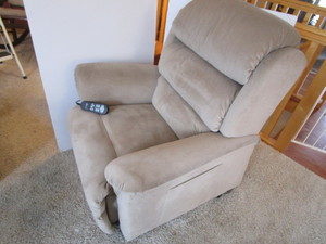 lot 6 image: Power Recliner Lift