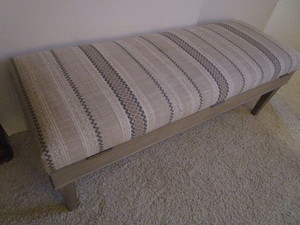 lot 18 image: Padded Bench