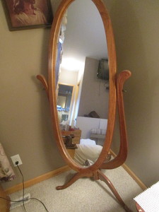 lot 20 image: Dressing Mirror