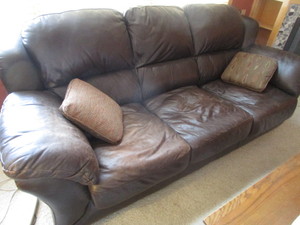 lot 7 image: Leather 3 Cushion Sofa
