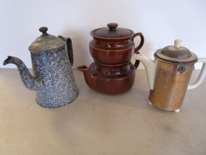 lot 73 image: Antique Coffees, Bavarian Teapot