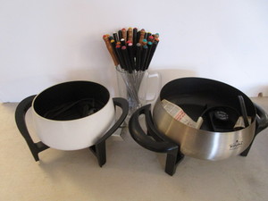 lot 74 image: Fondue Pots & Forks