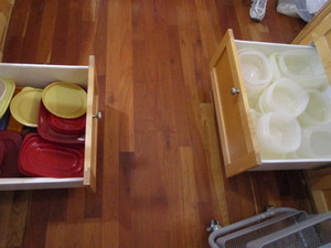 lot 85 image: Rubbermaid Storage Containers
