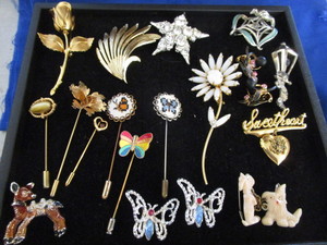 lot 102 image: Costume Jewelry, Stick Pins, Brooches