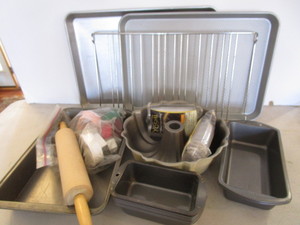 lot 99 image: Baking Pans