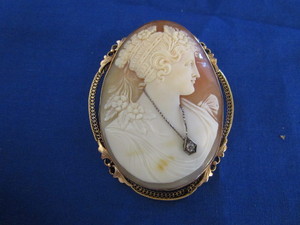 Shell Cameo, Elaborate & 14K Mount