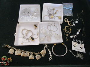 lot 110 image: Costume Jewelry and Pieces