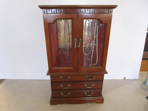lot 111 image: Jewelry Cabinet