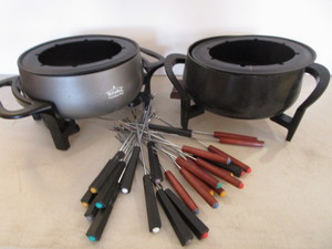 lot 87 image: Fondue Pots & Forks
