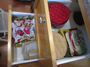 lot 93 image: Kitchen Linens
