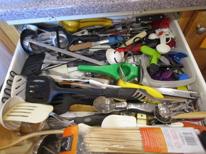lot 95 image: Kitchen Utensils