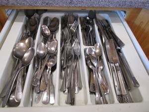 lot 96 image: Tableware