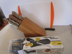 lot 98 image: Chicago Cutlery, HB Electric Knife