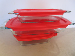 lot 136 image: Pyrex Pans
