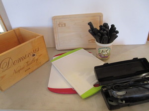 lot 145 image: HB Electric Knife, Cut Boards, Wine Box