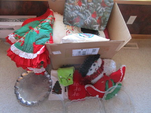lot 189 image: Christmas Towels, Pillows, Santa