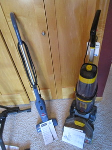 lot 190 image: Bissel Featherweight Bagless & Pro Heat