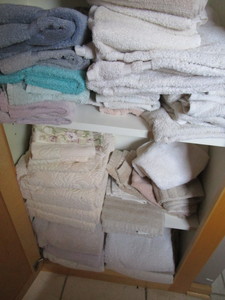 lot 208 image: Bath & Hand Towels
