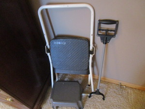 lot 211 image: Step Stools, Grabber