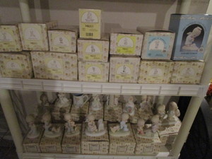 lot 246 image: Precious Moments