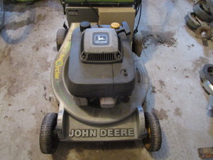 lot 252 image: JD Trim Mower