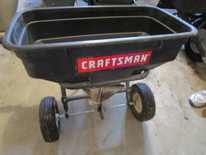 lot 254 image: Trailer Fertilizer Spreader