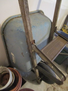 lot 259 image: Wheelbarrow