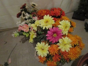 lot 266 image: Artificial Flowers