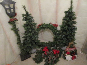 lot 268 image: Lighted Christmas Dcor