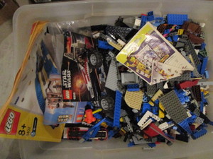 lot 273 image: Tote of Legos