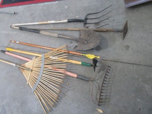lot 298 image: Garden Tools