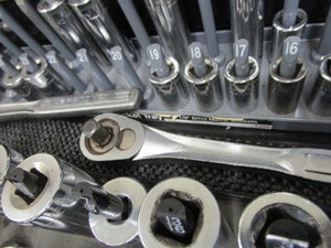 lot 325 image: Craftsman 12 Sockets