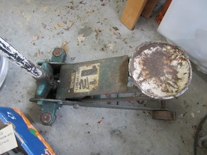 lot 339 image: Floor Jack