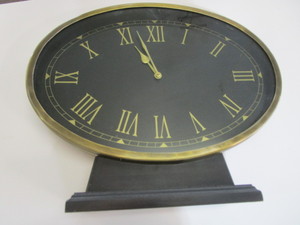 lot 343 image: Oval Desk clock