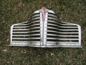lot 352 image: Buick 1941 Front Grill