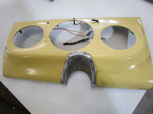 lot 356 image: Pale Yellow Gauge Bezel