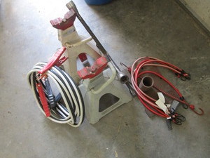 lot 346 image: Jack Stands 6T, Jumper Cables, Tire Iron