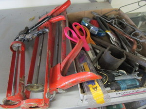 lot 393 image: Caulking Guns, Adj Wrenches