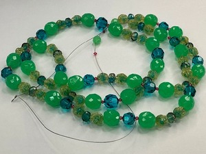 lot 16 image: Faceted Green Onyx and Crystal Glass Bead Strand