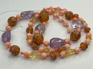 lot 19 image: Venetian Murano Wedding Cake Amethyst Crystal Glass Bead Strand