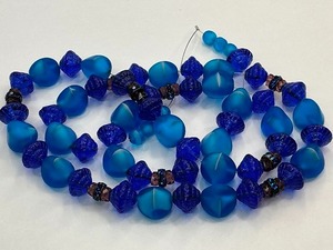 lot 22 image: Vintage Blue Glass Bead Strand with Blue Rhinestone Beads