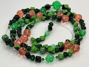 lot 23 image: Vintage Chunky Green Glass Bead Strand