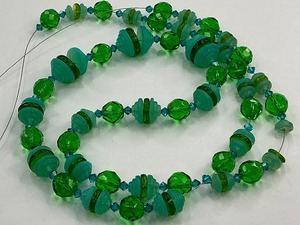 lot 32 image: Green Glass Bead Strand