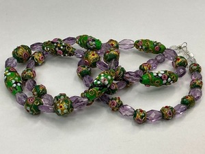 lot 41 image: Venetian Murano Wedding Cake Amethyst Crystal Glass Bead Strand