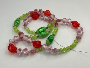 lot 45 image: Pink Rose Murano Beads with Foil Incased Green Glass & Chunky Red Beads