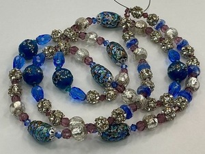 lot 52 image: Venetian Murano Opal Foil Beads with Rhinestone Glass Bead Strand