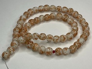 lot 65 image: Venetian Murano White & Gold Glass Lampwork Bead Strand