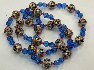 lot 74 image: Cloisonne Enamel & Glass Bead Strand